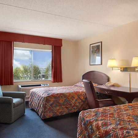 Super 8 By Wyndham Manchester Airport Rum bild
